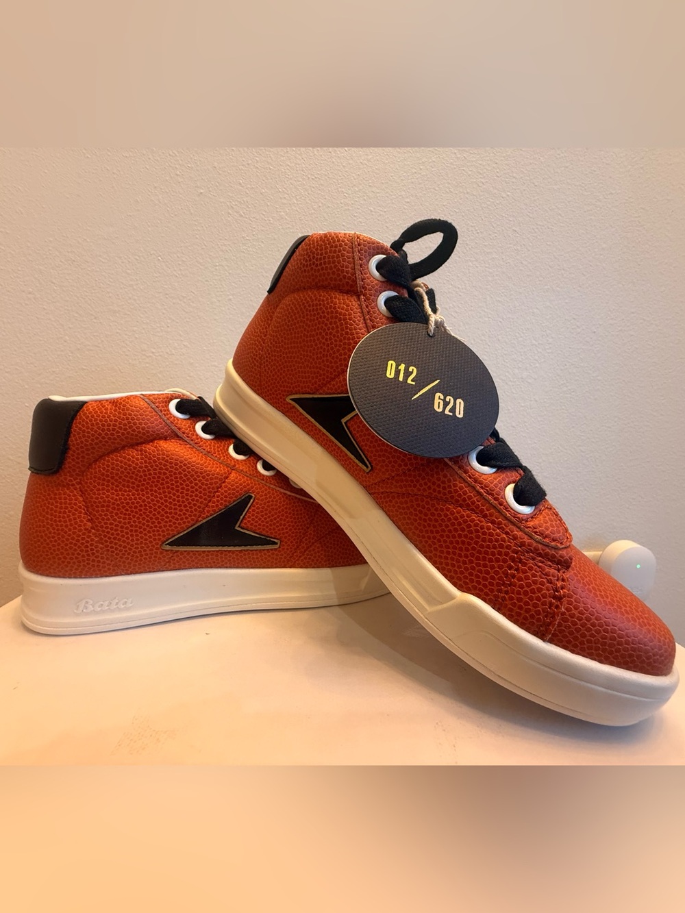 Rare Bata X Wilson John Wooden Limited Edition Orange/Black Size 5 US / 37 EUR